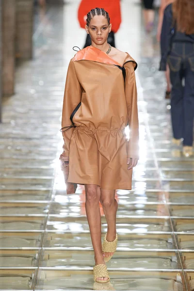 Look 19